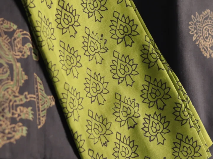 South Cotton Saree – Black & Golden Paisley